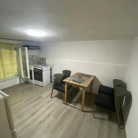 Izdavanje Sobe/stana Apartment *