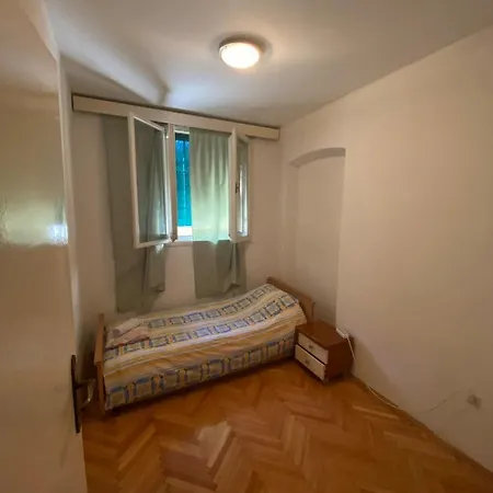 Izdavanje Sobe/stana Apartment
