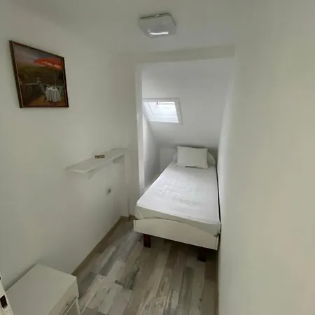 Izdavanje Sobe/stana Sarajevo
