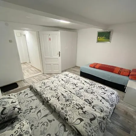 Izdavanje Sobe/stana Apartment *
